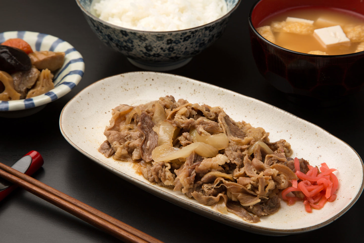 美味しくなってリニューアル！【黒毛和牛】で作った極旨牛丼の素（160g×3袋） 時短 簡単便利 レンチン 夜食 つまみにもオススメ